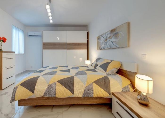 Stylish 2BR Apartment in Central St Julians