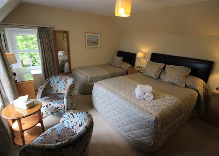 Tigh-na-Cloich Hotel