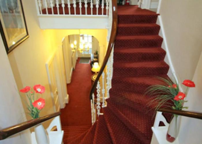 Tigh-na-Cloich Hotel