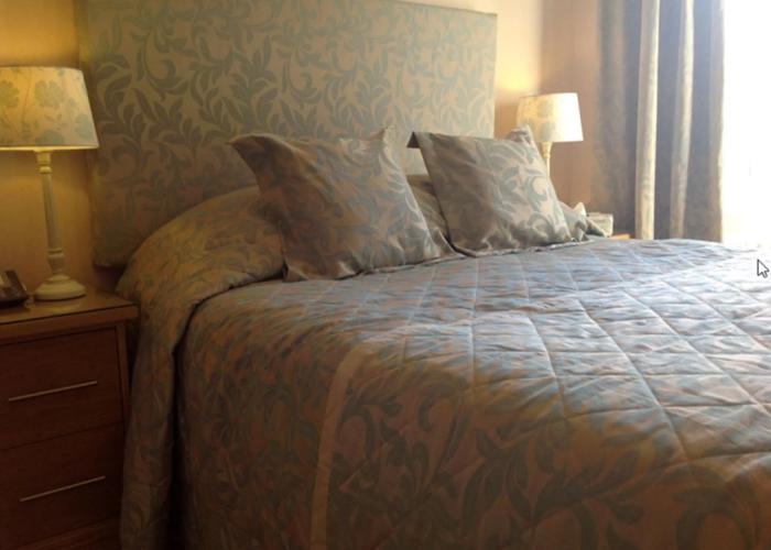 Tigh-na-Cloich Hotel