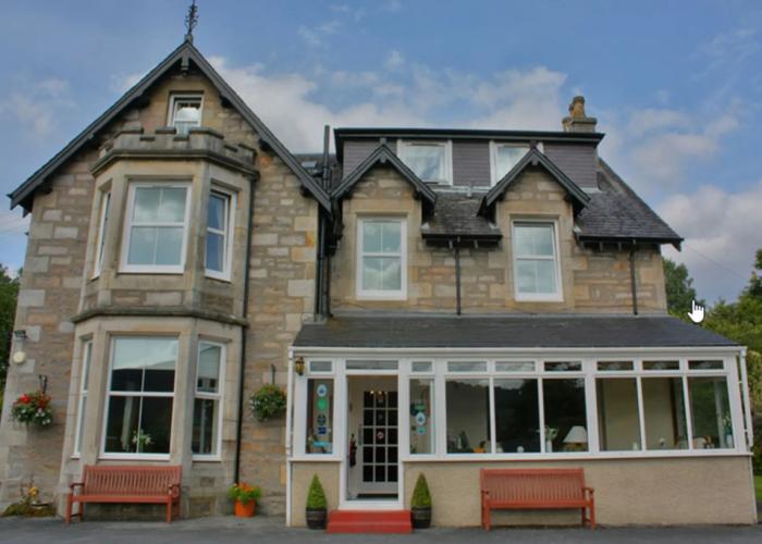 Tigh-na-Cloich Hotel