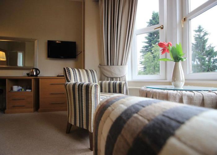 Tigh-na-Cloich Hotel