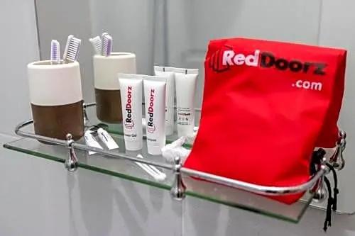 RedDoorz near Pantai Panjang Bengkulu 2