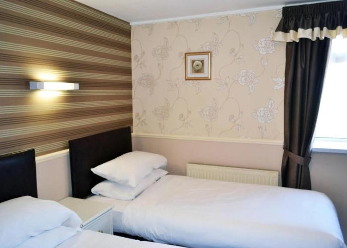 Lyndene Hotel