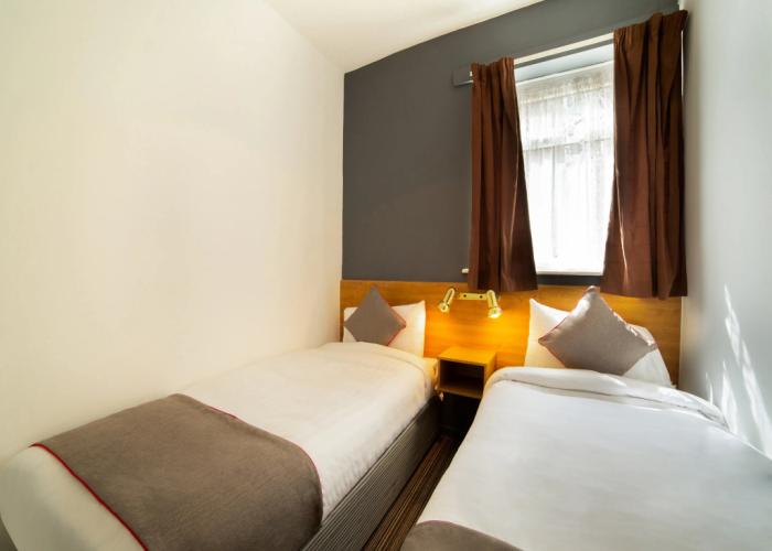 Alumhurst Hotel
