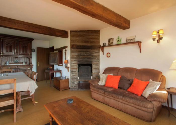 Friendly and Rustic Family Home With Fireplace
