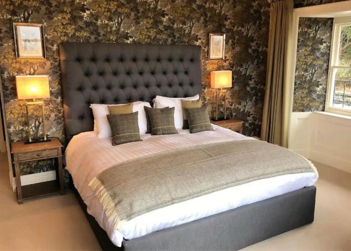 Ravenstone Manor