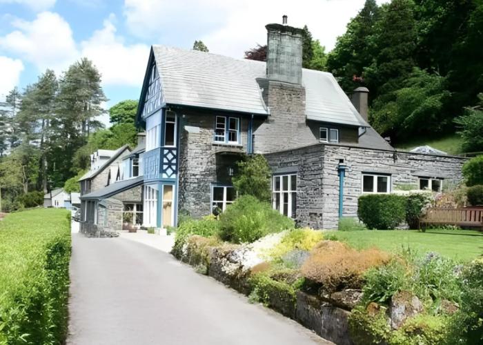 Ravenstone Manor
