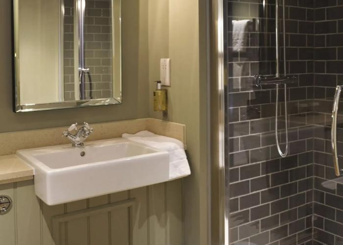 The Crown Manor House Hotel