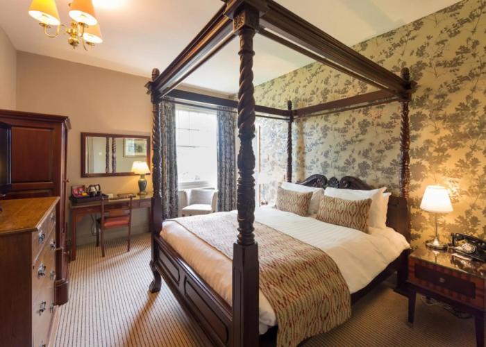 The Crown Manor House Hotel