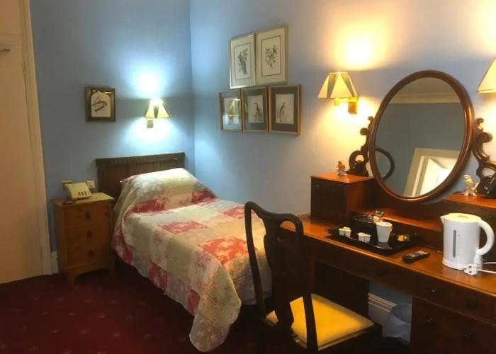 Wynnstay Hotel