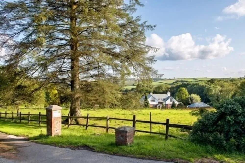 фото Coombe Farm