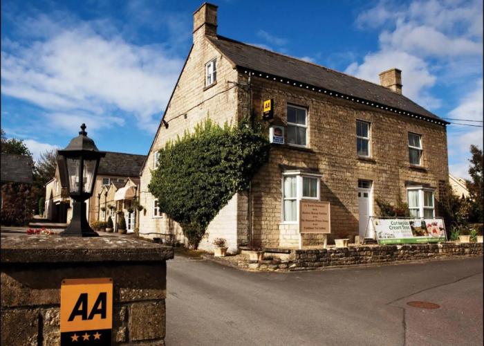 Pettifers Freehouse Hotel