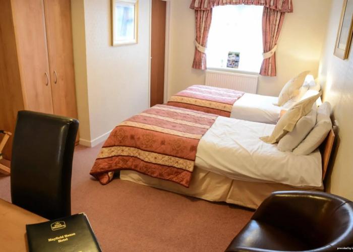 Pettifers Freehouse Hotel