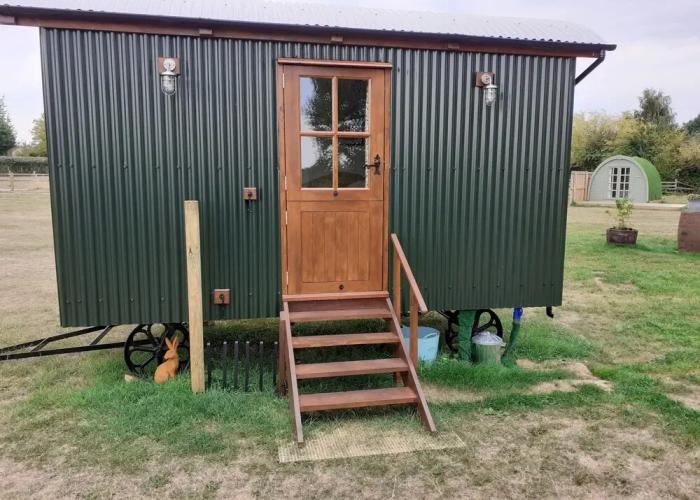 Glamping in Wiltshire in our Luxury Shepherds Hut