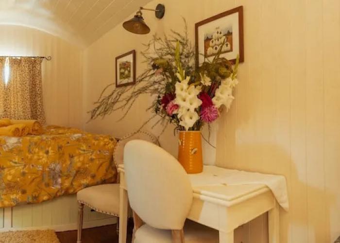 Glamping in Wiltshire in our Luxury Shepherds Hut