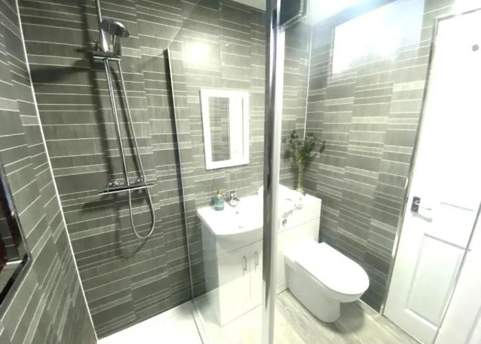 Stunning 4-bedroom Cabin With Hot Tub in Beattock!