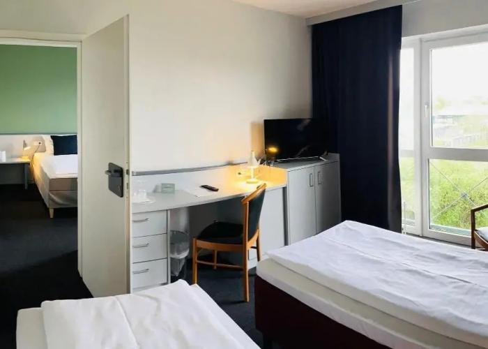 Good Morning + Bad Oldesloe Hotel