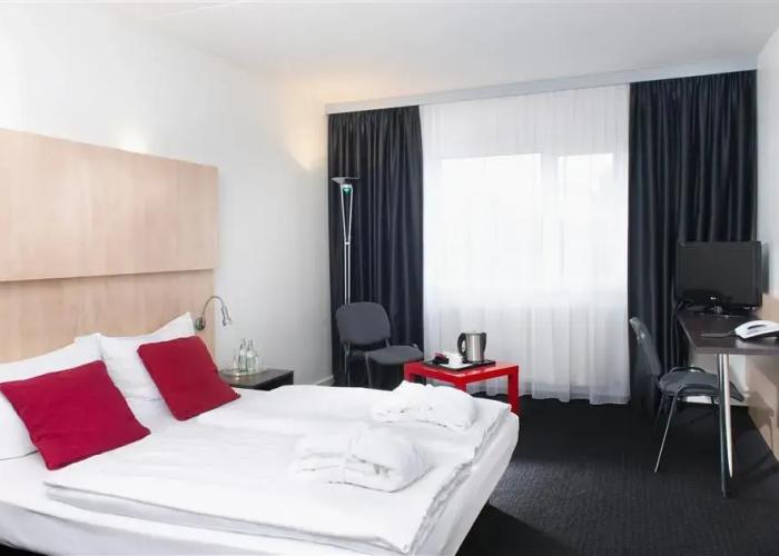 Good Morning + Bad Oldesloe Hotel