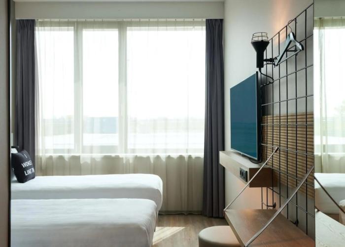 Moxy Amsterdam Schiphol Airport