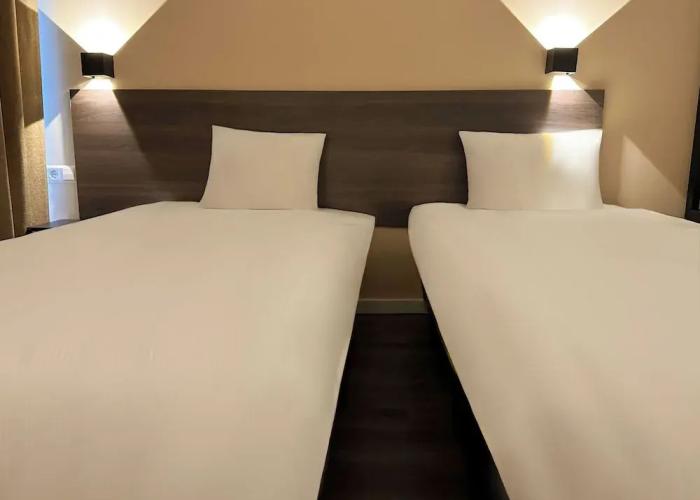 HOTELUX Amsterdam Airport Hotel