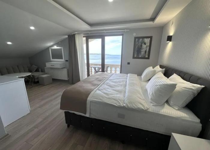 Beyaz Köşk Hotel & Cafe