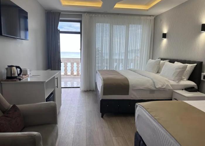 Beyaz Köşk Hotel & Cafe