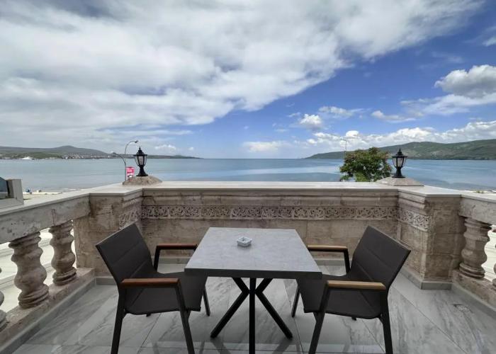 Beyaz Köşk Hotel & Cafe