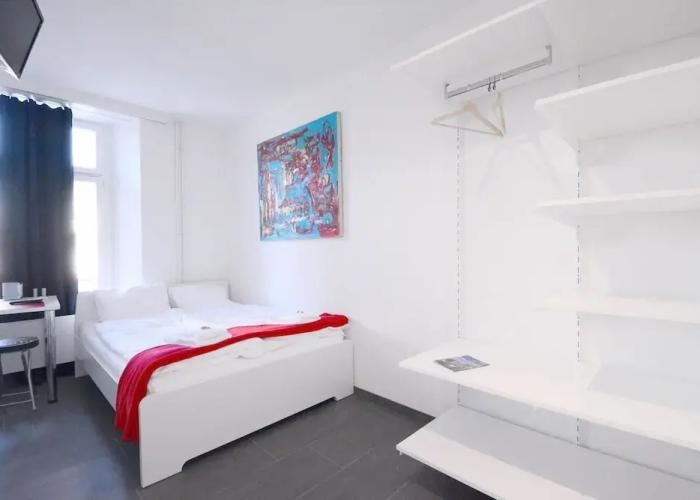 Hitrental Station Apartments