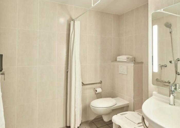 B&B HOTEL MASSY Gare TGV