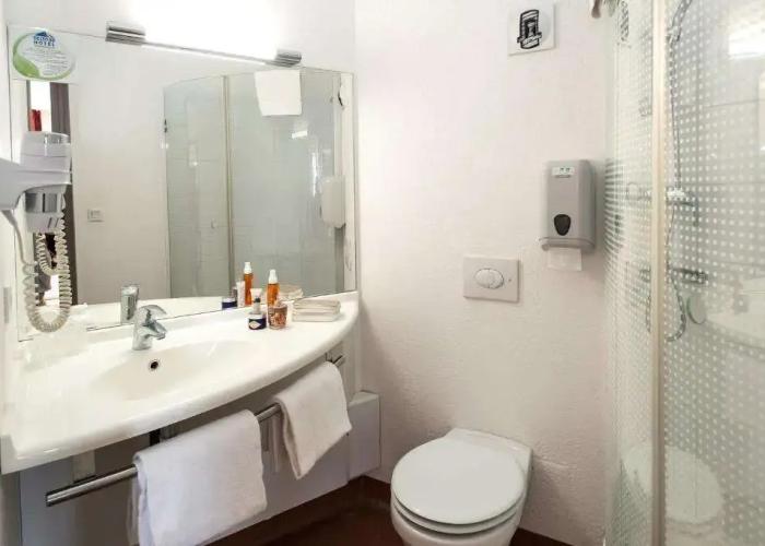 Brit Hotel Confort Montauban