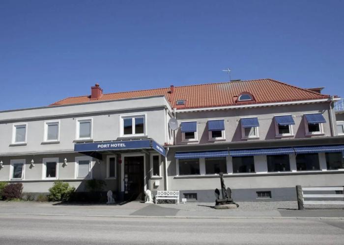 Port Hotel