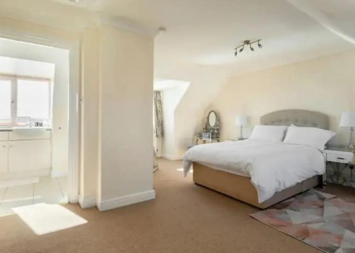 Abingdon House - 4 BR on the Marina