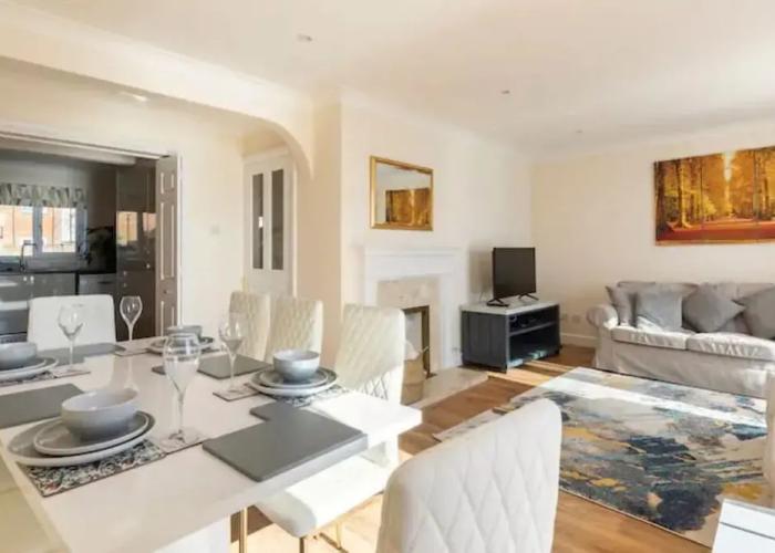 Abingdon House - 4 BR on the Marina