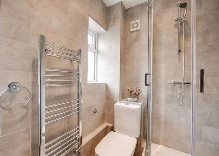 Centrally Located Modern House Near Ashford Town