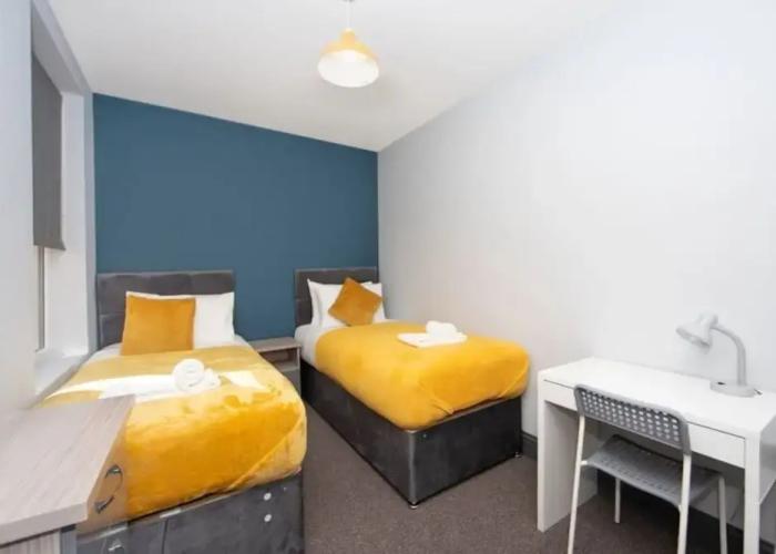 Immaculate 5-bed House in the City Centre Ashford