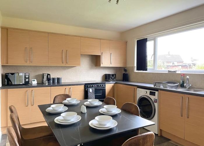 6 Person Spacious Home with Garden