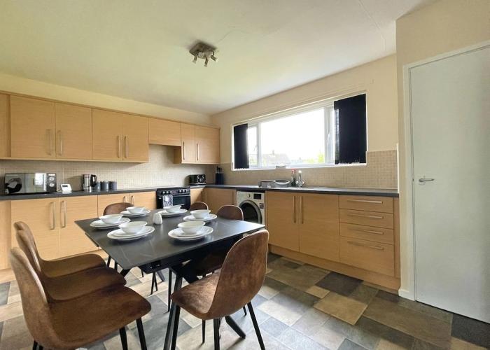6 Person Spacious Home with Garden