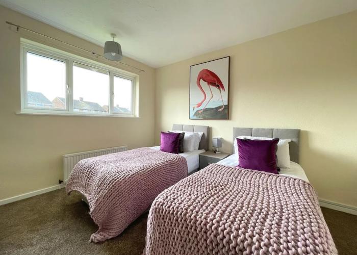 6 Person Spacious Home with Garden