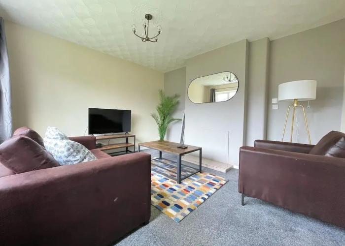 6 Person Spacious Home with Garden