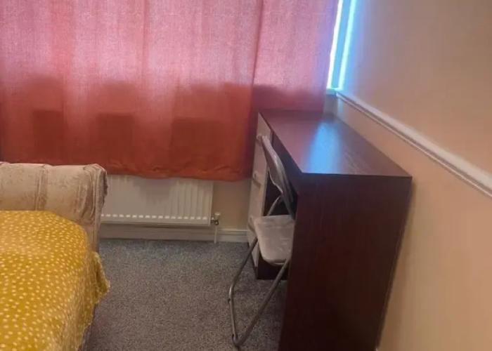 Cozy Basildon Retreat With 3 Bedrooms Free Parking