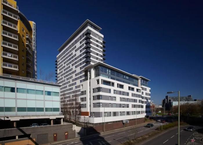 Skyline Plaza by Viridian Apartments