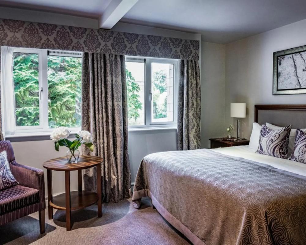 фото Bailbrook House