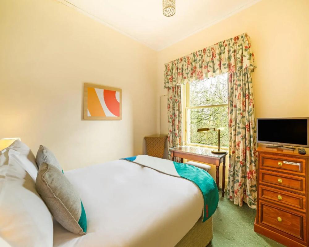 фото Bailbrook House