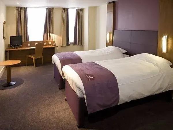 Premier Inn Bedford (Priory Marina)
