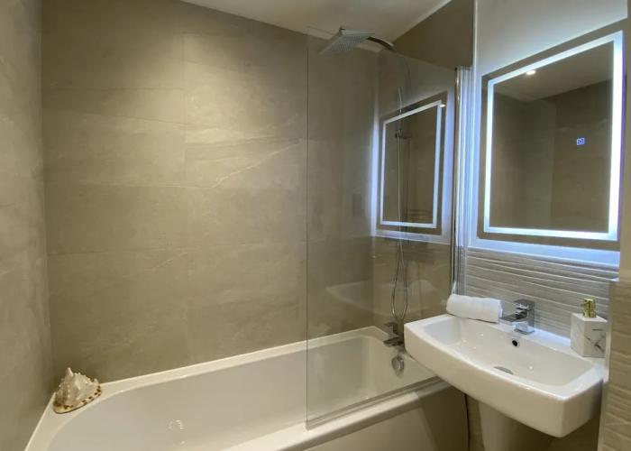 Beautiful 3-bed House in Bedford