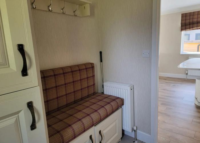 Luxury 2-bed Lodge in Routh, Sleeps 4 With Hot Tub