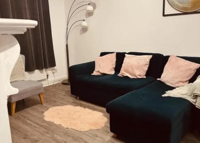 Come & Unwind in Charming 5 Bed House in Blackburn
