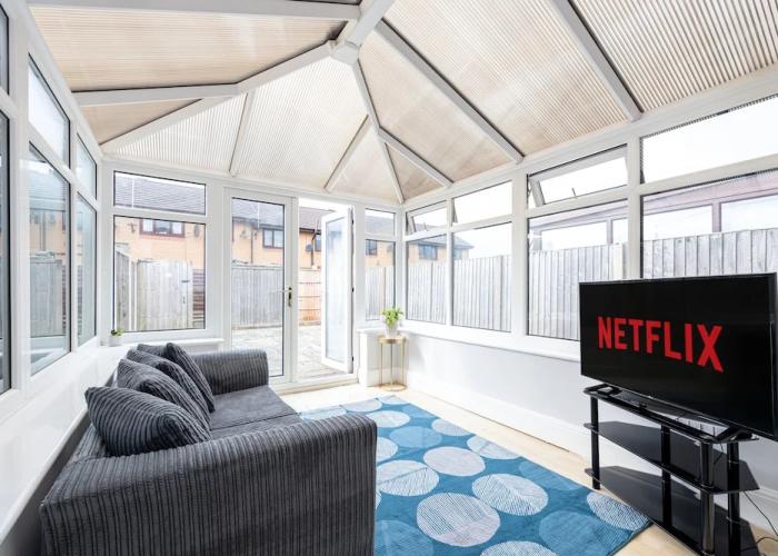 Captivating 3-bed House in Blackburn