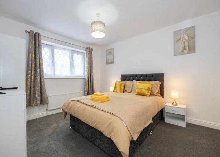 Captivating 3-bed House in Blackburn